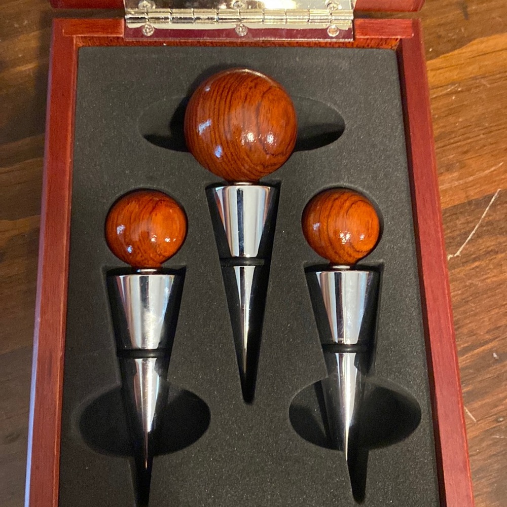 Set of bottle stoppers